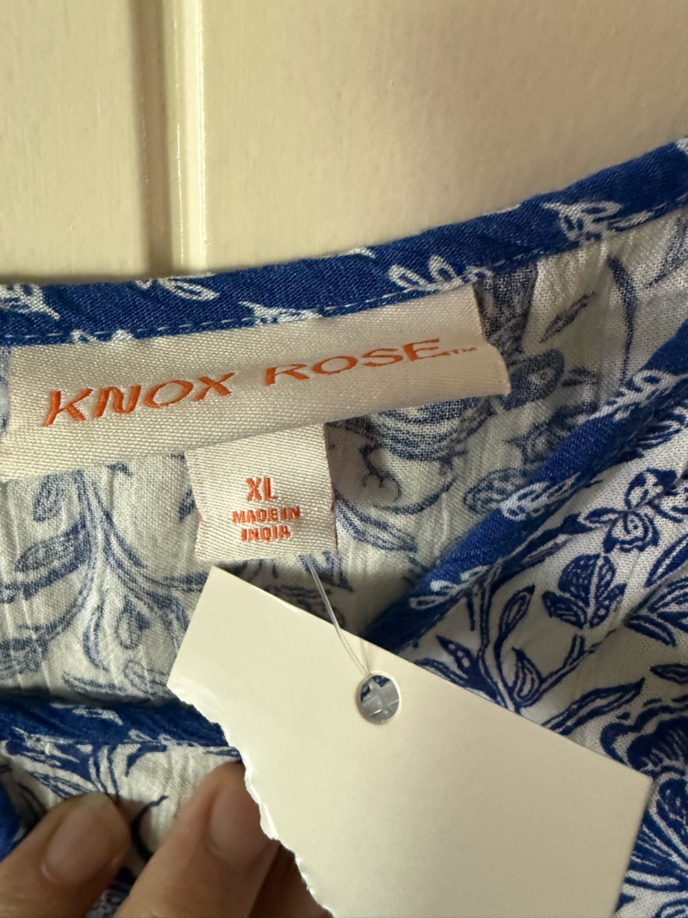 Knox Rose White Top with Blue Floral Design NWT - Picture 3 of 7